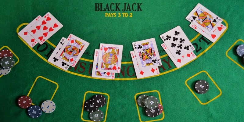 Blackjack là trò chơi bài đầy lôi cuốn và đậm chất chiến thuật